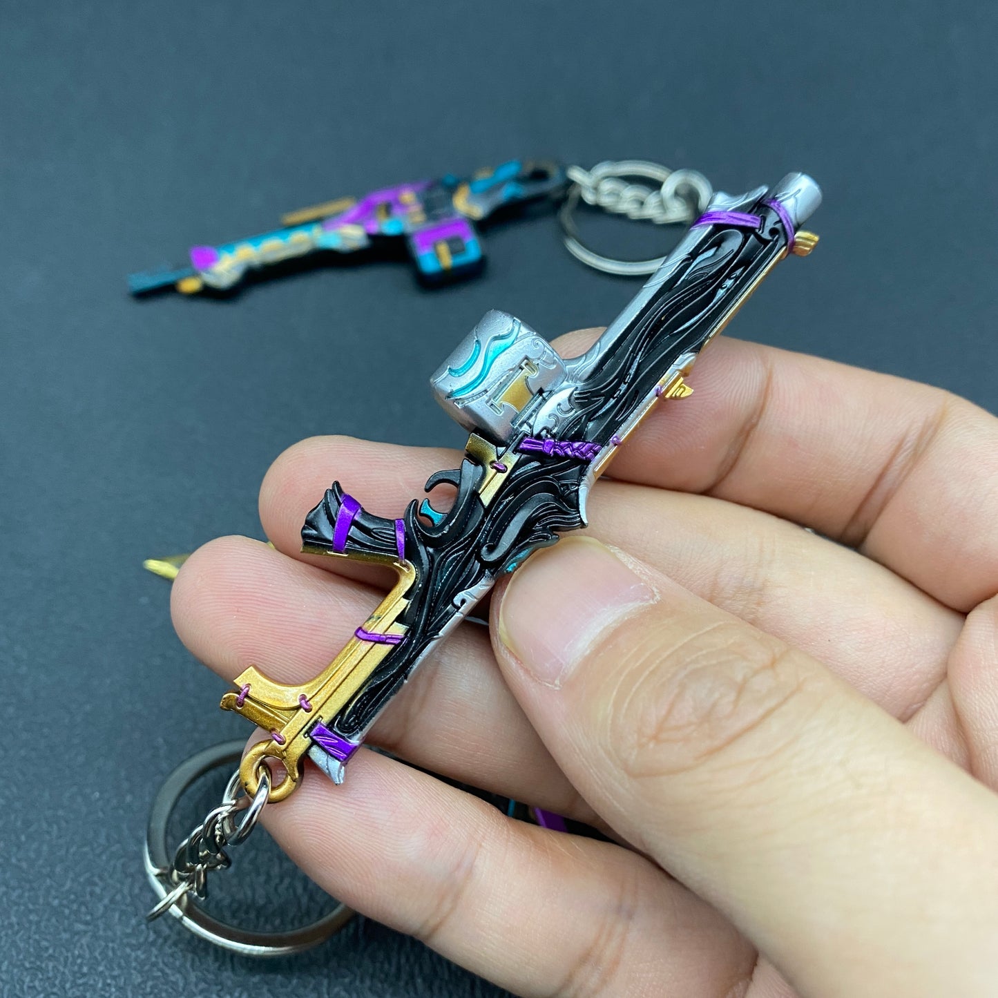 Metal Game Weapon Gun Dagger Keychain With Gift Box