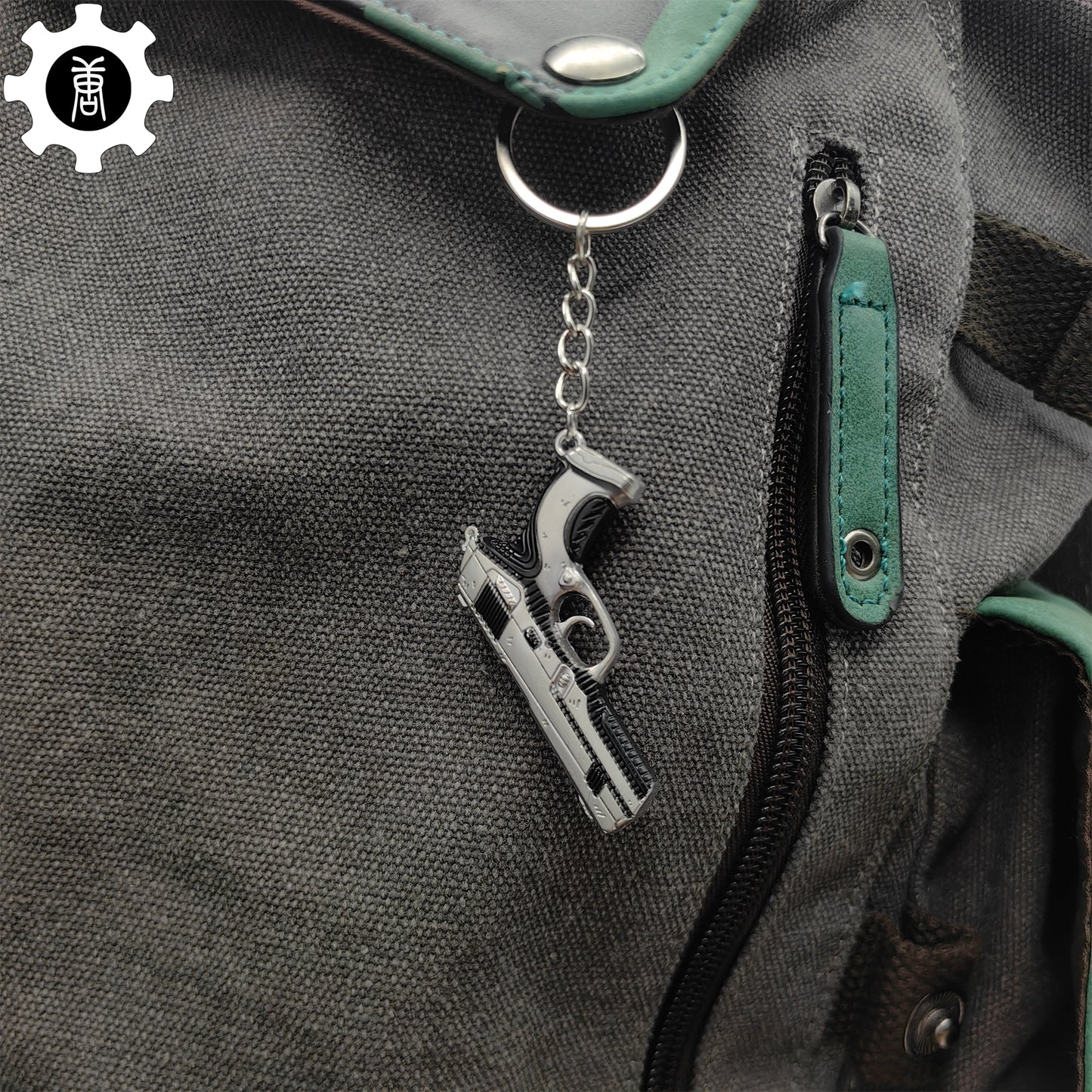 Val Radiant Crisis 001 Classic Gun Keychain Metal Backpack Pendant