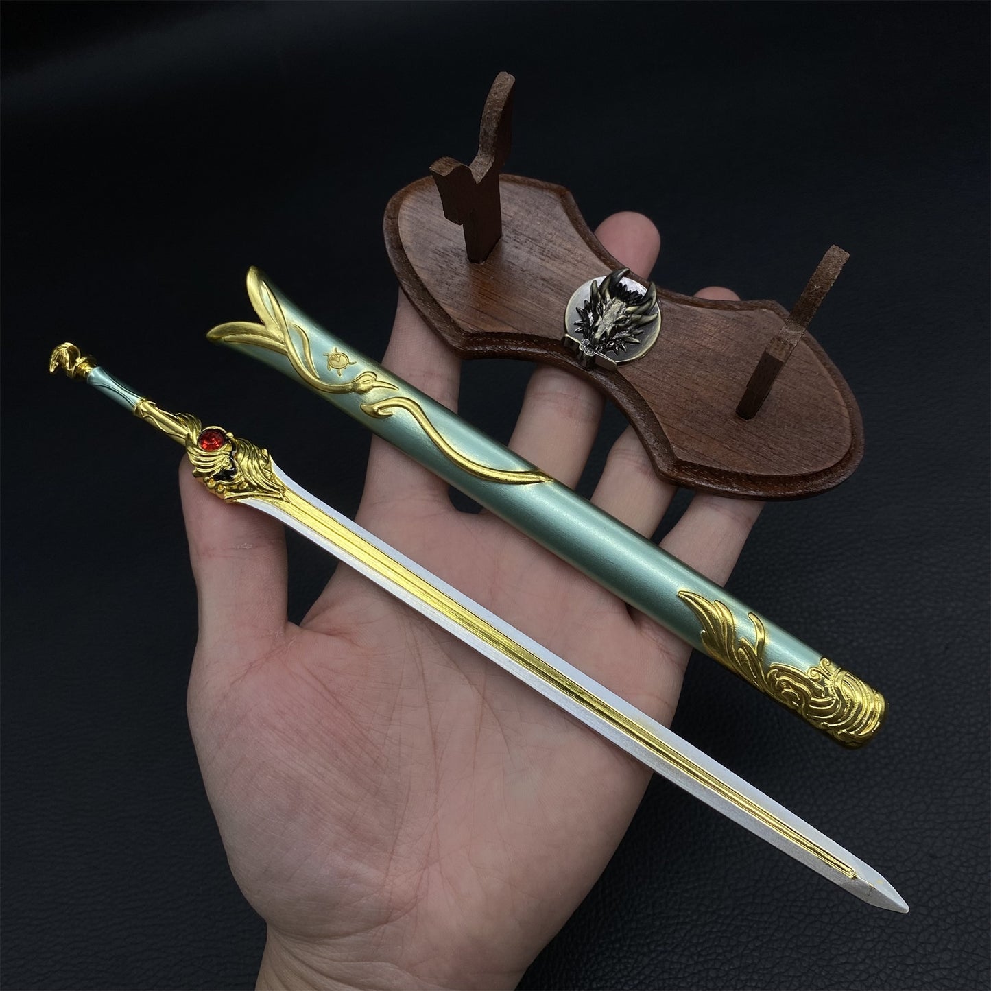 Film Peripherals Figure Ye Ding's Xuanfeng Sword Replica