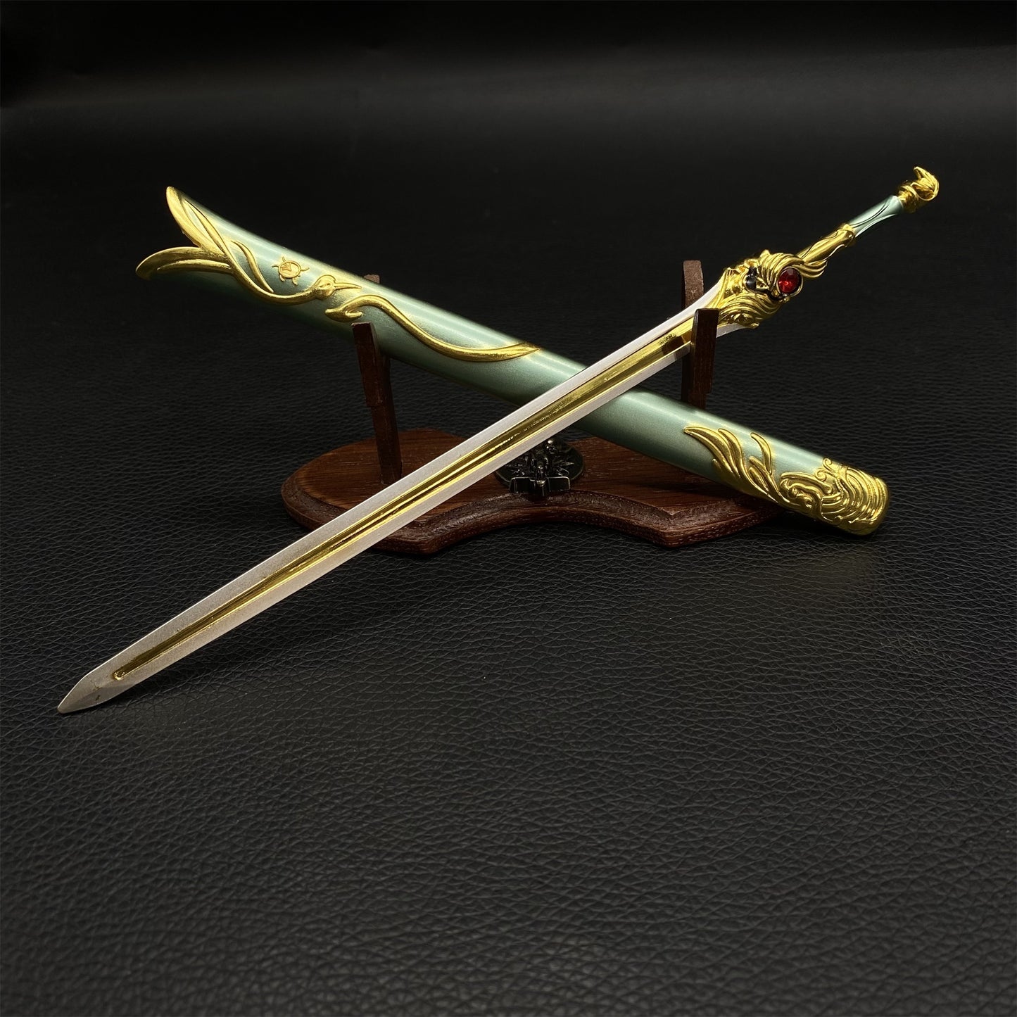 Film Peripherals Figure Ye Ding's Xuanfeng Sword Replica