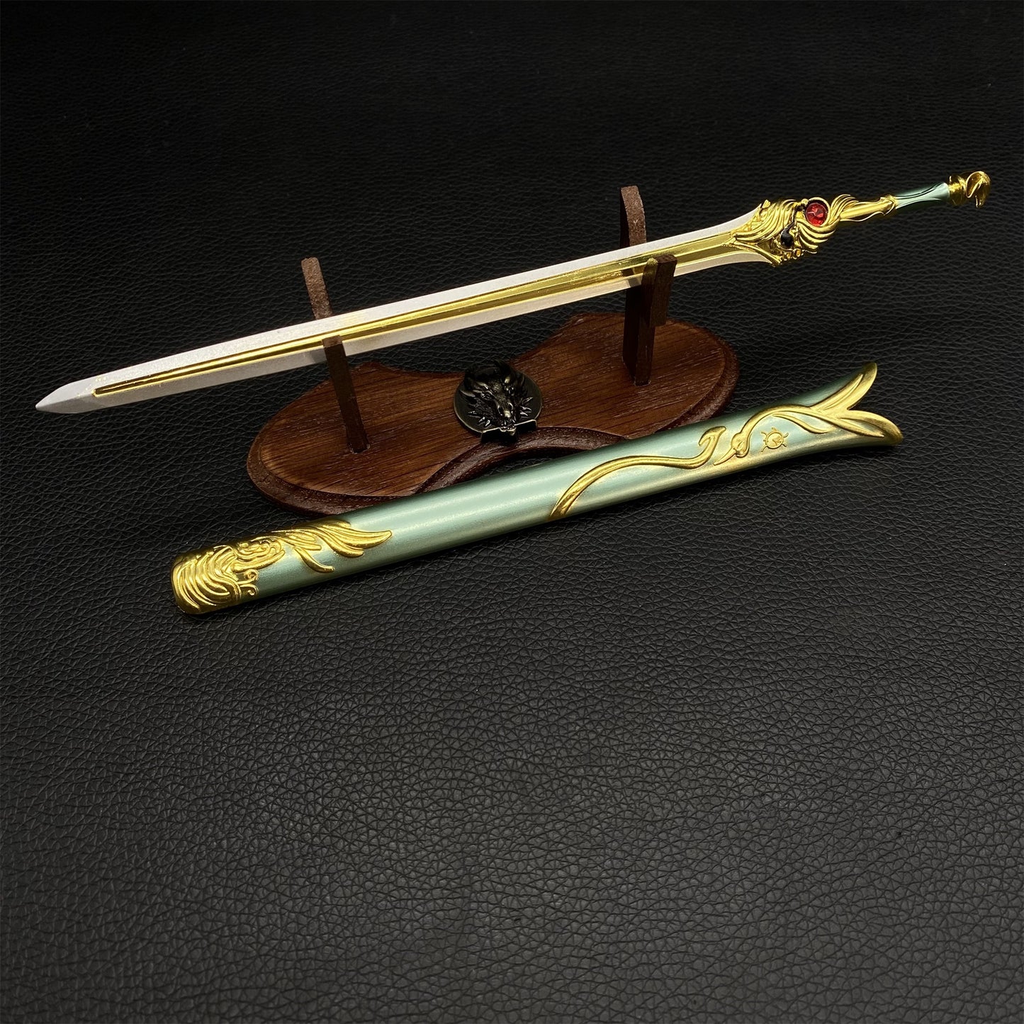 Film Peripherals Figure Ye Ding's Xuanfeng Sword Replica