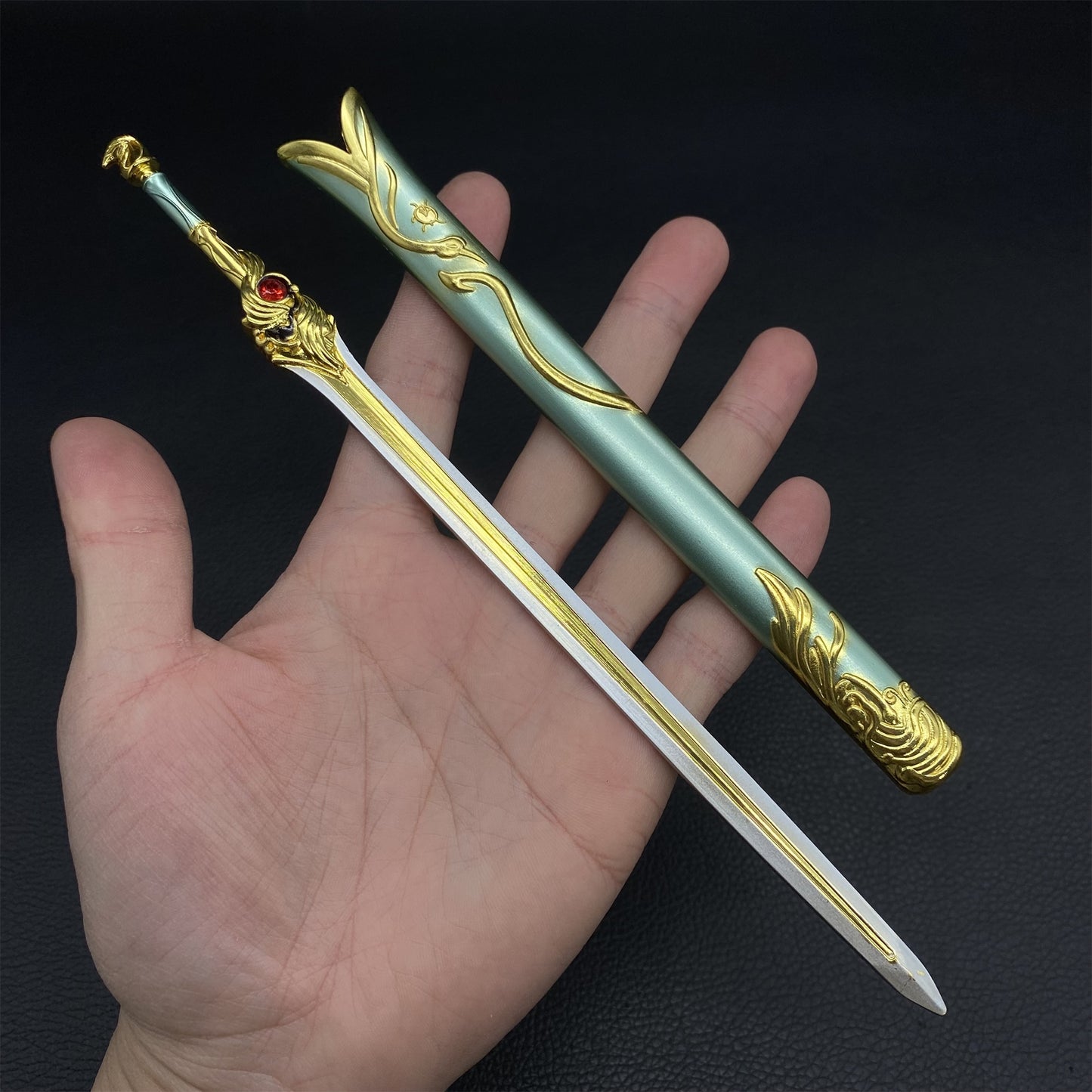 Film Peripherals Figure Ye Ding's Xuanfeng Sword Replica